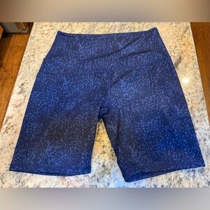 🖤 LegEnd Snake Print High-Rise Biker Shorts | Size M. Side Pockets